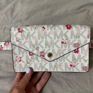 NWOT Authentic Michael Kors Beltbag